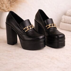 Elegant Black Platform Shoes with Gold Accent
